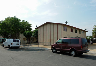 2950 E Nevada Ave in Fresno, CA - Building Photo - Building Photo