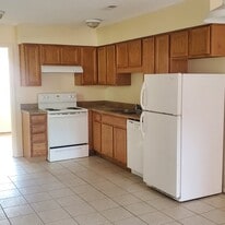 1234 E Elm St, Unit F17 in Springfield, MO - Building Photo
