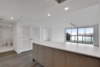 1500 Bay Rd in Miami Beach, FL - Building Photo - Building Photo