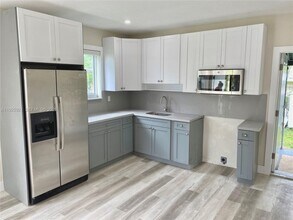 1147 NE 113th St in Miami, FL - Building Photo - Building Photo