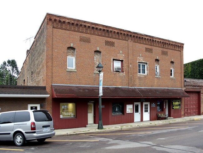 32 Juniper St N in Lester Prairie, MN - Building Photo - Building Photo