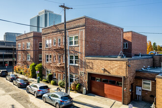 Lloyd's 10th Apartments in Portland, OR - Building Photo - Building Photo