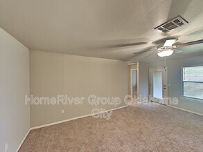 210 St Charles Way in Midwest City, OK - Building Photo - Building Photo