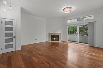 2550 S Centinela Ave, Unit 105 in Los Angeles, CA - Foto de edificio - Building Photo