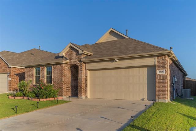 2106 Fimbry dr in Royse City, TX - Building Photo