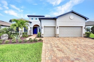 9238 Plover Dr in Naples, FL - Building Photo