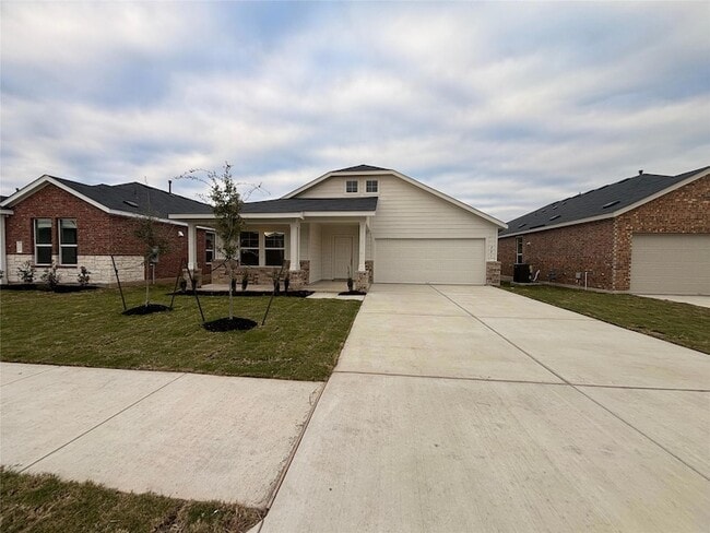 221 Rodney Boat Rd in Kyle, TX - Foto de edificio - Building Photo