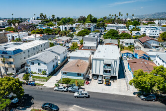 817 N Kingsley Dr in Los Angeles, CA - Building Photo - Building Photo