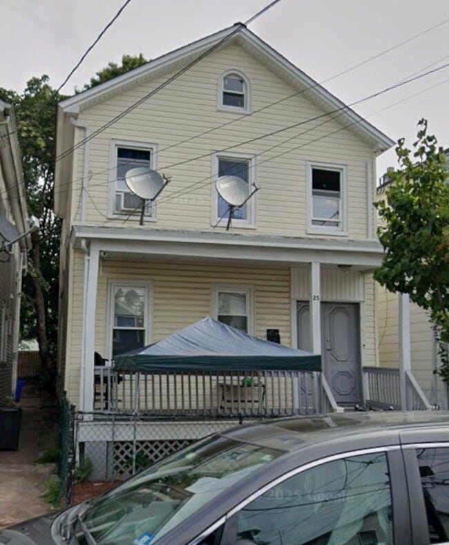 25 Alexander St