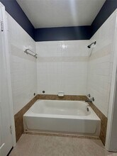 907 Michael St in Alvin, TX - Building Photo - Building Photo