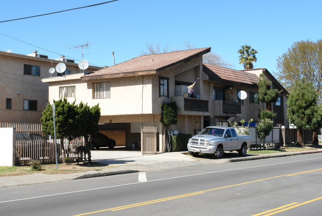 6457 Hazeltine Ave in Van Nuys, CA - Building Photo - Building Photo