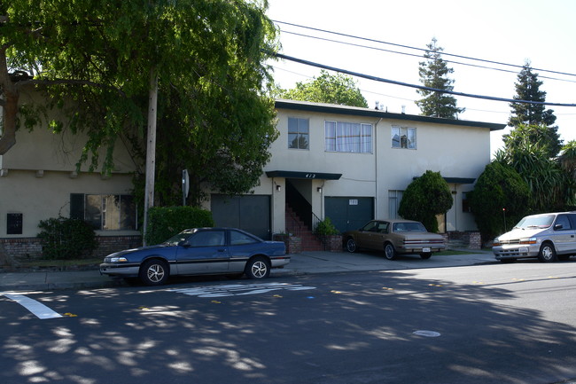 412 Pine St in Redwood City, CA - Building Photo - Building Photo