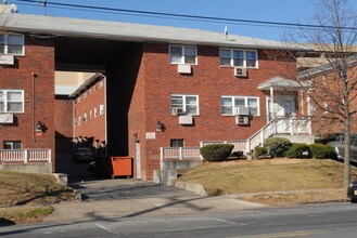 39-45 1st St in Hackensack, NJ - Foto de edificio - Building Photo