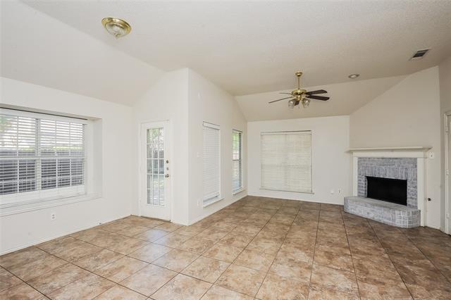 2801 Baze Rd in Euless, TX - Building Photo - Building Photo