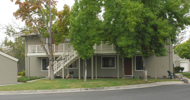 22672 Silver Oak Ln in Cupertino, CA - Foto de edificio - Building Photo