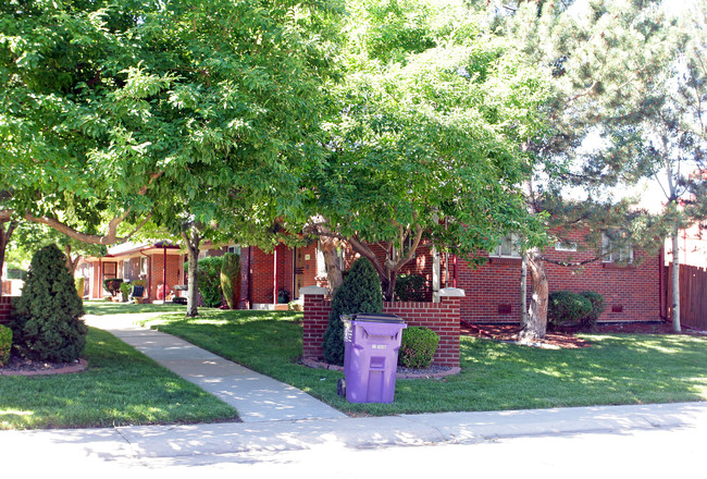 5192-5240 E Asbury Ave in Denver, CO - Foto de edificio - Building Photo