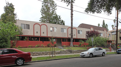 Adena Apartments in Pasadena, CA - Foto de edificio - Building Photo