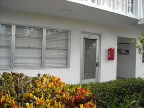 358 Chatham R in West Palm Beach, FL - Building Photo - Building Photo