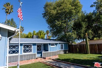 18643 Strathern St in Los Angeles, CA - Building Photo - Building Photo
