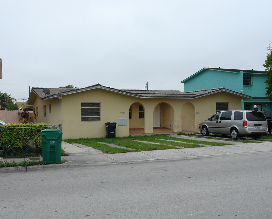 10932 SW 4th St in Miami, FL - Foto de edificio