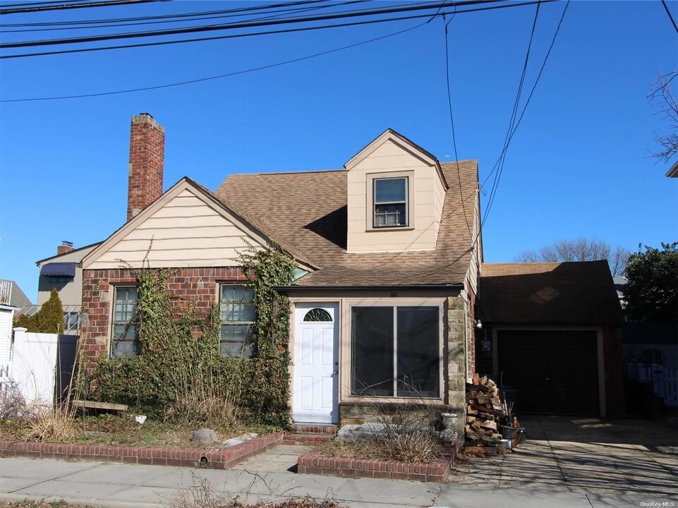 64 Inwood Ave in Point Lookout, NY - Building Photo