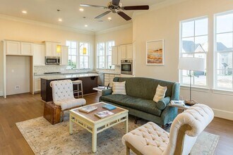 9546 London Bridge Station in Houston, TX - Building Photo - Building Photo