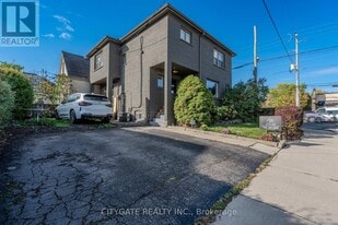 209 Homewood Ave in Hamilton, ON - Building Photo