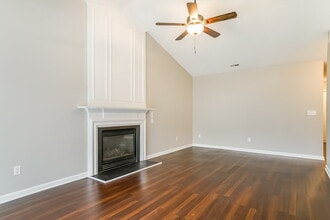 5515 Scenic Brook Ln in Raleigh, NC - Foto de edificio - Building Photo