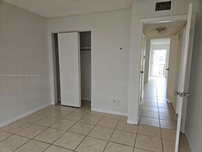 4160 NW 21st St, Unit 215-e in Lauderhill, FL - Building Photo - Building Photo