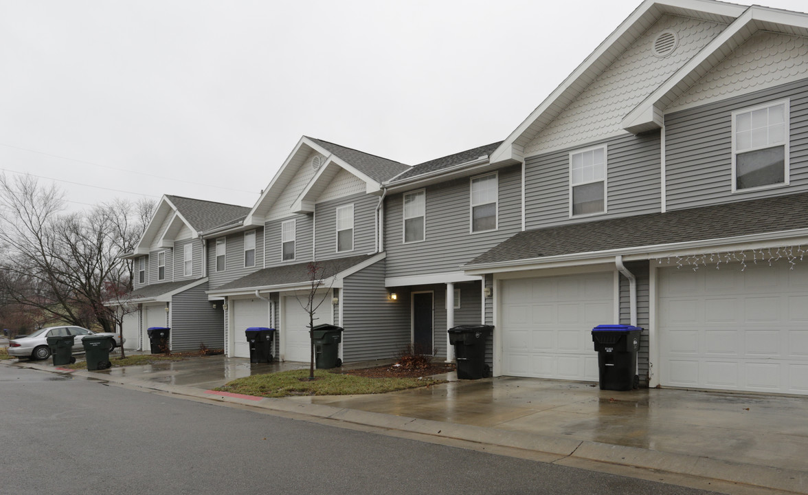 Pioneer Adams Townhomes in Topeka, KS - Building Photo