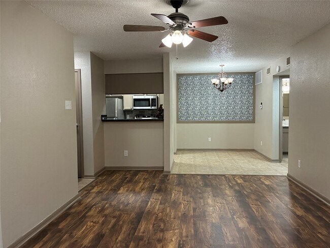 2120 El Paseo St