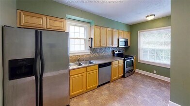 224 Green Oak Dr in Huntington, WV - Foto de edificio - Building Photo