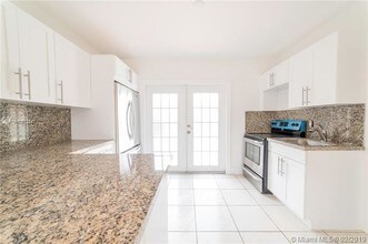 1145 SW 74th Ct-Unit -BACK in Miami, FL - Building Photo - Building Photo
