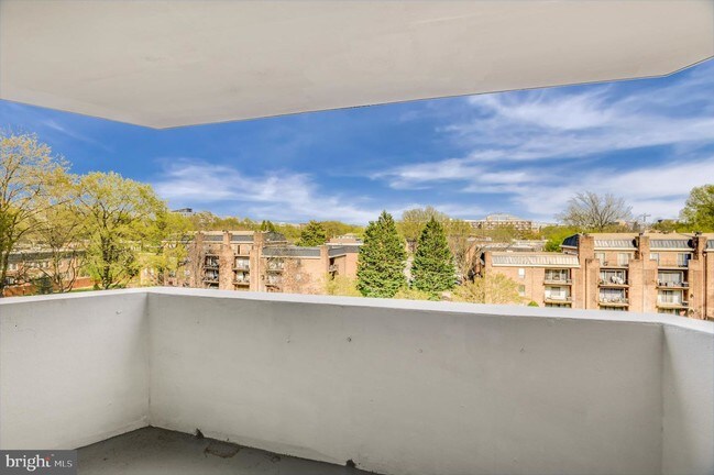 700 7th St SW-Unit -419 in Washington, DC - Building Photo - Building Photo