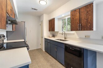 2508 Cockburn Dr in Austin, TX - Building Photo - Building Photo