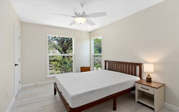 739 Lakebreeze Dr in Canyon Lake, TX - Foto de edificio - Building Photo