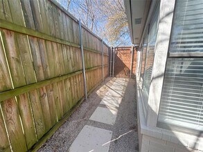 3016 Oakridge Dr in Bedford, TX - Building Photo - Building Photo