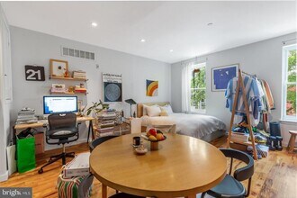 2049 E Susquehanna Ave in Philadelphia, PA - Building Photo - Building Photo