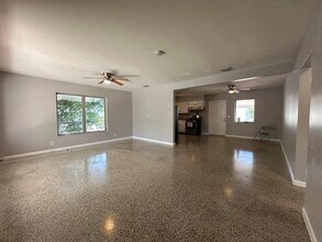 415 49th St in West Palm Beach, FL - Foto de edificio - Building Photo