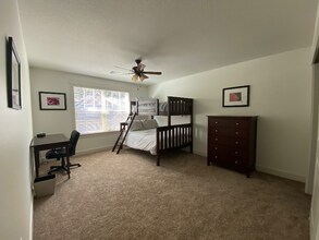17620 Sydni Ct in Lake Oswego, OR - Building Photo - Building Photo