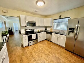 550 E Thelma St in Lake Alfred, FL - Building Photo - Building Photo