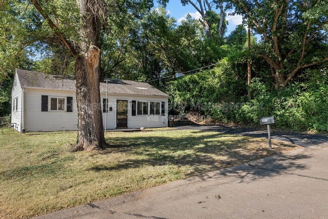 8301 Edna Ave in Ferguson, MO - Building Photo - Building Photo