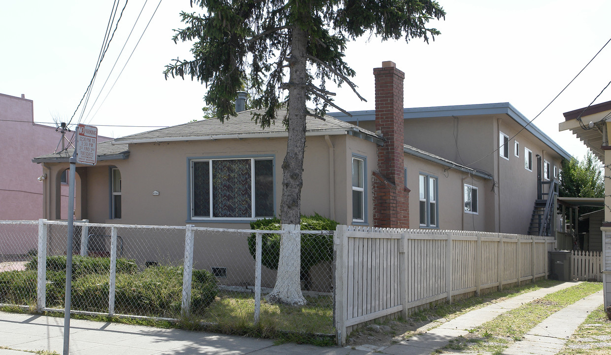 2734 76th Ave in Oakland, CA - Foto de edificio