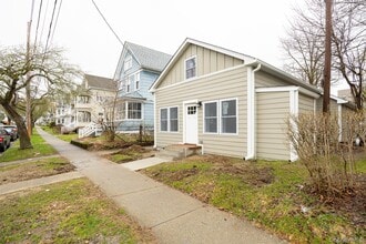 1 Dean Pl in Poughkeepsie, NY - Building Photo - Building Photo