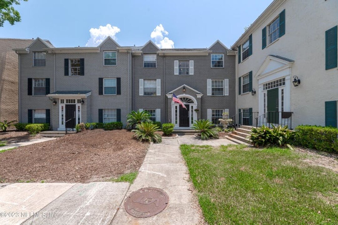 4333 Plaza Gate Ln S in Jacksonville, FL - Building Photo