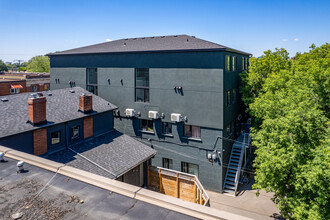 353 Oakwood Ave in Toronto, ON - Building Photo - Building Photo