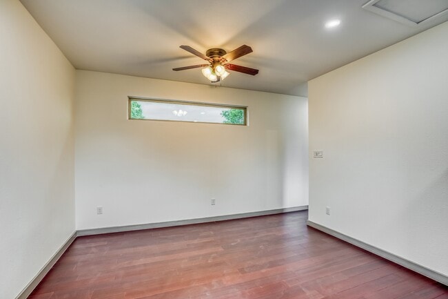 property at 3502 Longwood Dr