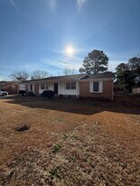 1039 Kingsley Rd in Fayetteville, NC - Building Photo