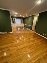 8862 N Malibu Dr in Bayside, WI - Building Photo - Building Photo