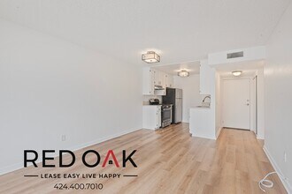 11817 Victory Blvd in Los Angeles, CA - Building Photo - Building Photo